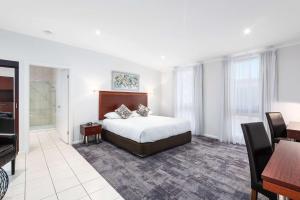 Comfort Inn Deakin Palms - Booking Information