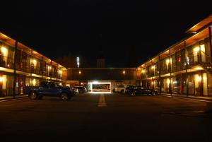 Commodore Motor Inn - Questions About Your Stay