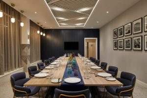Courtyard by Marriott London City Airport - Reception and Cleaning Services