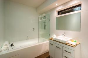 Crest On Barkly Serviced Apartments - Location Highlights