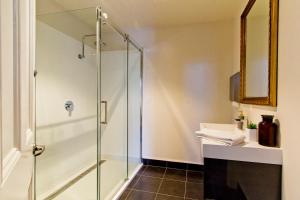 Deloraine Hotel - Policies and Check-in/Check-out