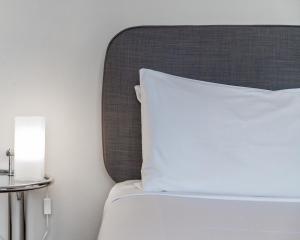 Dive Hotel - Parking and Transportation