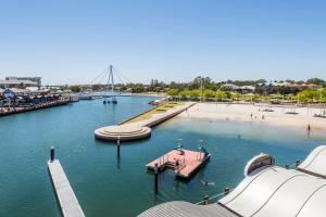Dolphin Quay Apartments - Booking and Check-In