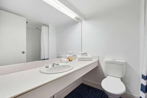 Econo Lodge Dockside Glenelg - Nearby Attractions