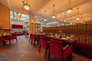 Grand Hotel Amrâth Amsterdam - Questions About Staying Here