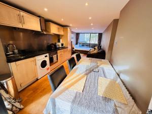 Great River Thames View Entire Apartment in The Most Central London - Booking Information and Contact