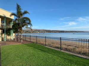 Hilton Beachfront Motel - Nearby Attractions