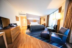 Holiday Inn London Camden Lock, an IHG Hotel - Common Questions