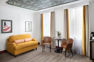 Holiday Inn London Oxford Circus, an IHG Hotel - Pet and Child Policies