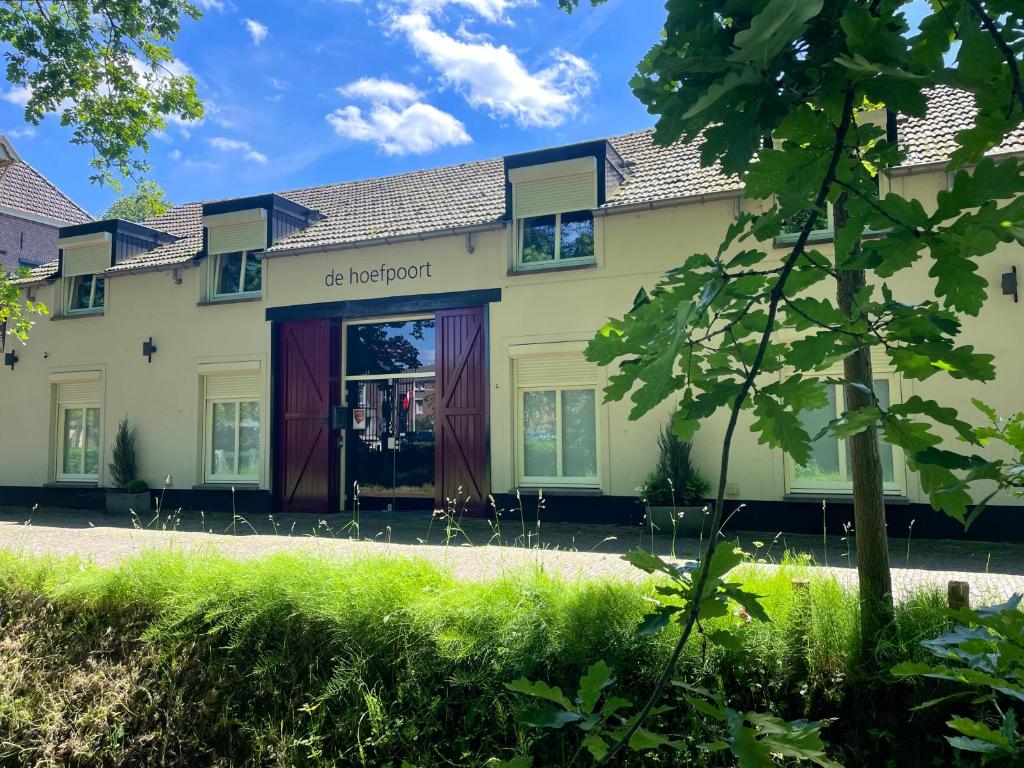 Hotel De Hoefpoort - Questions About Staying Here