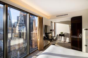 Hotel Saint London - Nearby Attractions and Landmarks