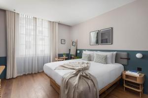 Inhabit Queens Gardens, a Member of Design Hotels - Common Questions