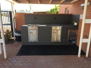 Karratha Central Apartments - Dining and Shopping Options