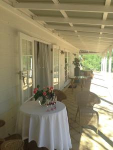 Llewellins Guest House - Dining and Winery Tours