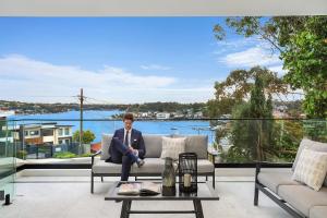 Luxury Waterside Home - Proximity and Transport