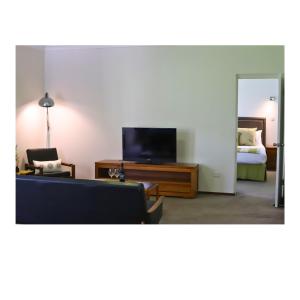 Mahogany Inn and Distillery - Policies and Check-in/Check-out Times