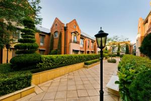 Majestic Old Lion Apartments - Nearby Attractions