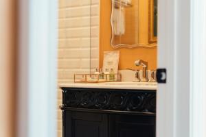 Mansion on Sutter - Booking Your Stay