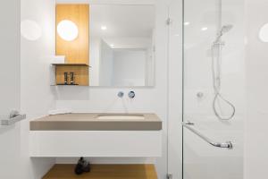 Mantra Hotel at Sydney Airport - Accessibility and Transportation
