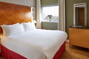 Marlin Aldgate Tower Bridge - Booking Considerations for Group Stays