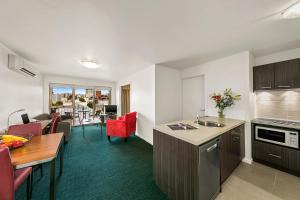 Melbourne Carlton Central Apartment Hotel Official - Management and Company Details