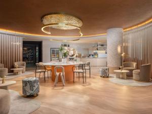 Mercure London Earls Court - Parking and Accessibility