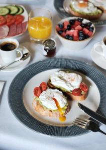 Montagu Place Hotel - Nearby Attractions and Transportation
