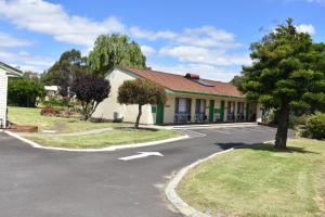 Mount Barker Valley Views Motel & Chalets, Western Australia - Location and Facilities