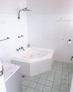 Nautilus Hamptons Style Luxury Beach Apartment Merimbula - Booking Options