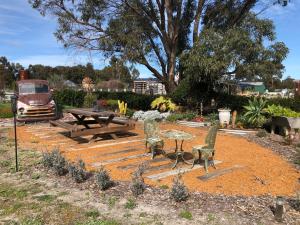 Nutcrackers Lodge - Unique Farmstay Experience