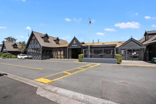Olde Tudor Hotel - Booking and Reservation Details