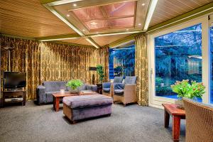 Owl Hotel - Questions About Staying Here