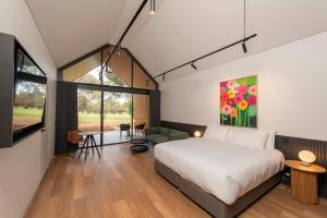 Par Five Shacks - Nearby Attractions