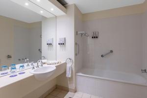 Park Regis Griffin Suites - Nearby Attractions and Activities