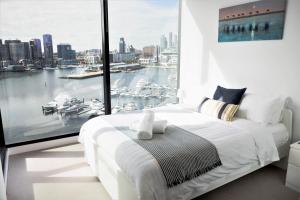 Pars Apartments - Collins Wharf Waterfront, Docklands - The Last Word