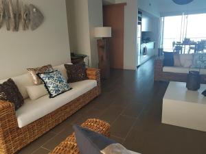 Penthouse on Bright Point - Exploring the Local Area