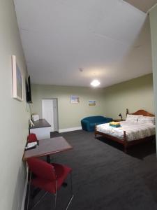 PETERBOROUGH HOTEL - Getting to the Hotel