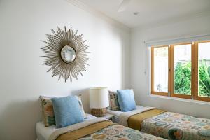 Pineapple Petes Beach House - Policies and Check-in/out