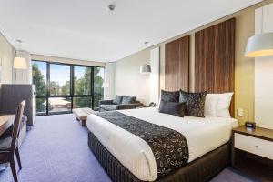 Quality Hotel Taylors Lakes - Policies and Bookings