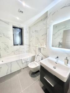 Queens Luxury Apartments Wembley Stadium - London - Exploring the Surrounding Area