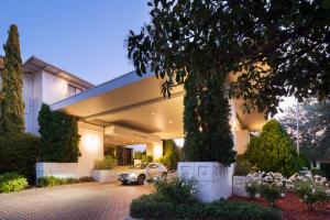 Ramada Diplomat Canberra - Booking Information