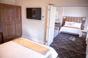 Royal Hotel Randwick - Transportation and Nearby Attractions