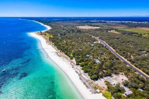 Siesta Park Holiday Resort ABSOLUTE BEACHFRONT RESORT - Location and Accessibility