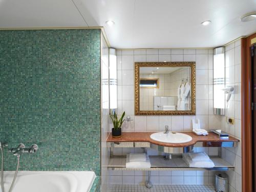 Sunborn London Yacht Hotel - Common Questions