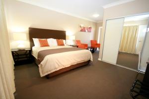 Sundowner Motel Hotel - Contact Information