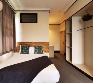 Sydney Crecy Hotel - Dining and Nightlife Options