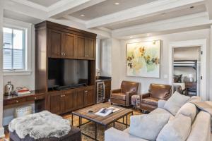 The Auberge Residences at Element 52 - Check-in and Check-out
