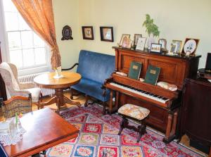 The Borland House Inn - Pets and Smoking Policy