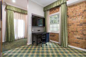 The Carrington Inn - Bungendore - Café Woodworks