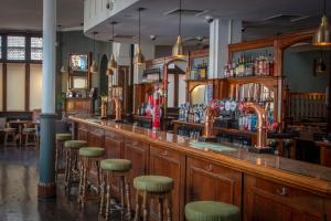 The Crown London, WorldHotels Distinctive - Common Questions